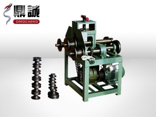 點擊查看詳細信息<br>標題：立式多功能滾動式彎管機 閱讀次數(shù)：5227