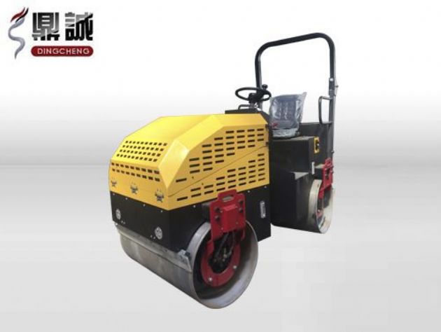 點擊查看詳細信息<br>標題：2.5噸全液壓座駕式振動壓路機 閱讀次數：14699